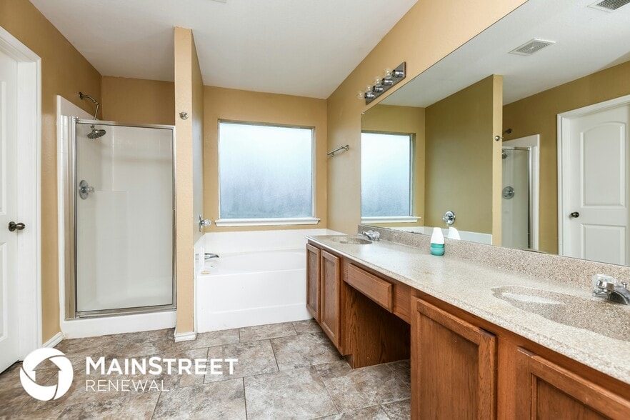 Building Photo - 3457 Cayman Dr