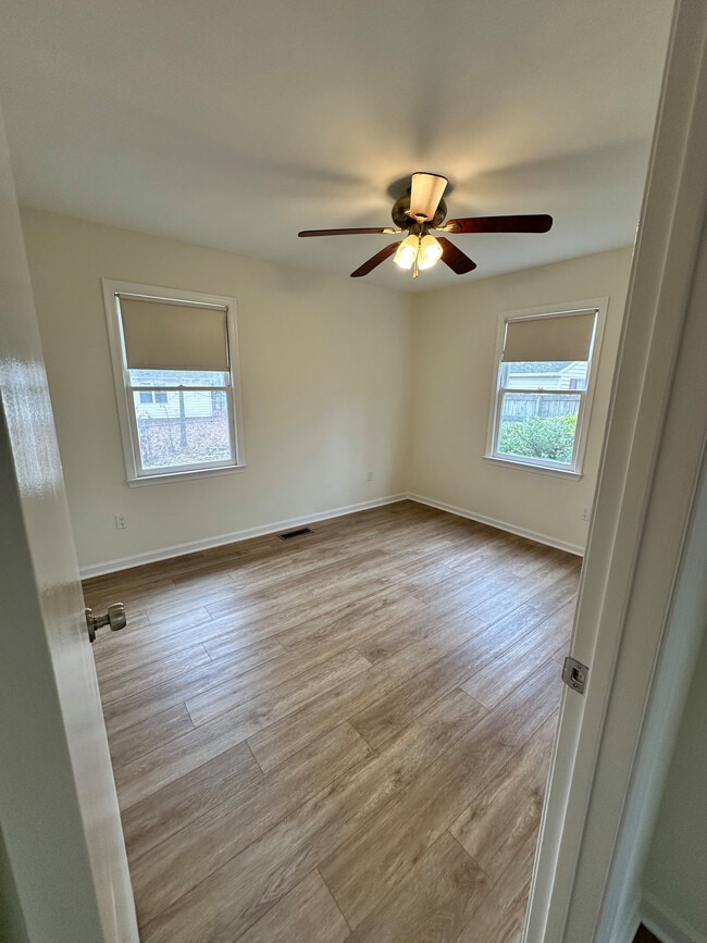 Building Photo - 310 Azalia Dr