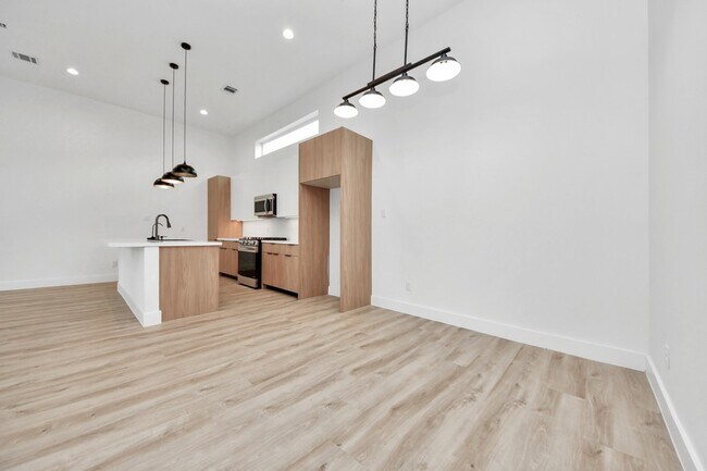 Building Photo - 3407 Hutchins St