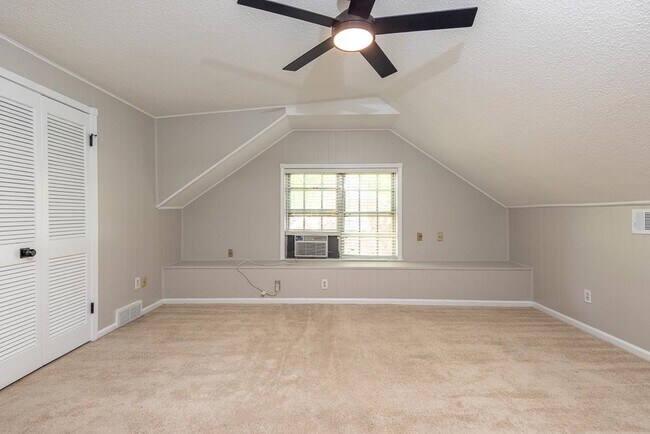 Building Photo - 1539 Brookside Dr