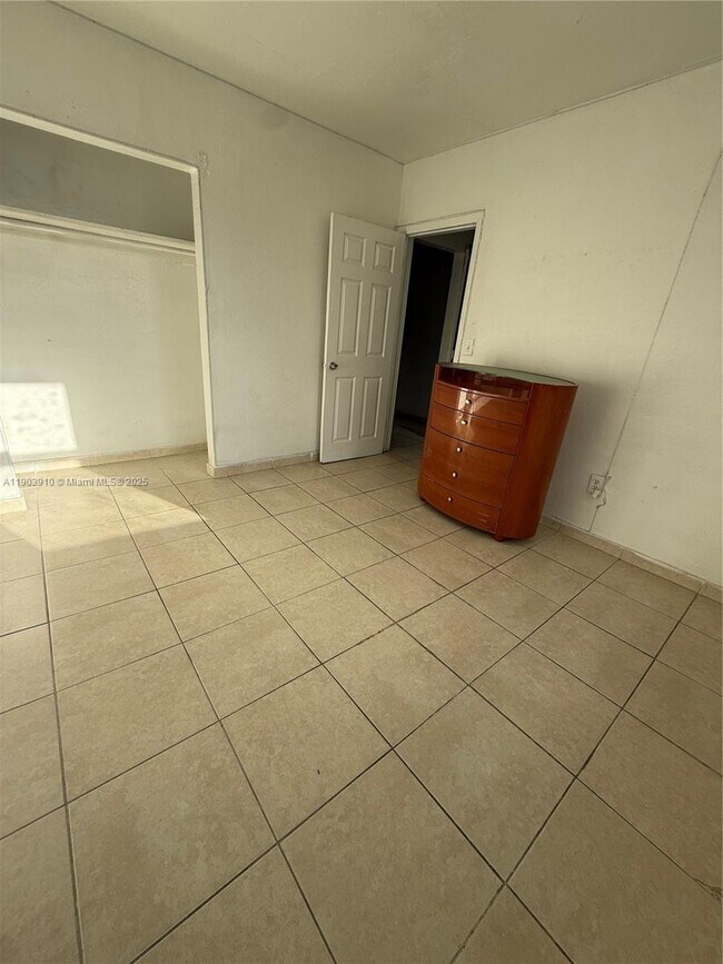 Building Photo - 3330 NW 48th Terrace