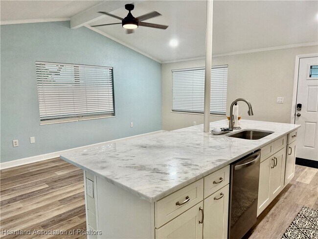 Building Photo - 403 Lake Lotela Dr