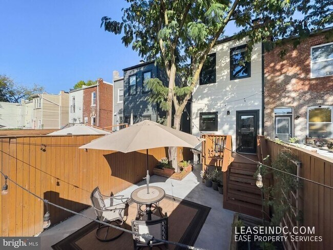 Building Photo - 121 15th St SE