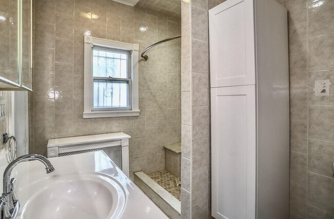 Building Photo - 207 Jewett Ave