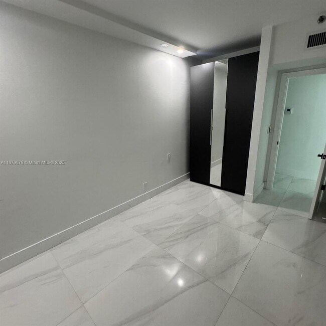 Building Photo - 19355 Turnberry Way