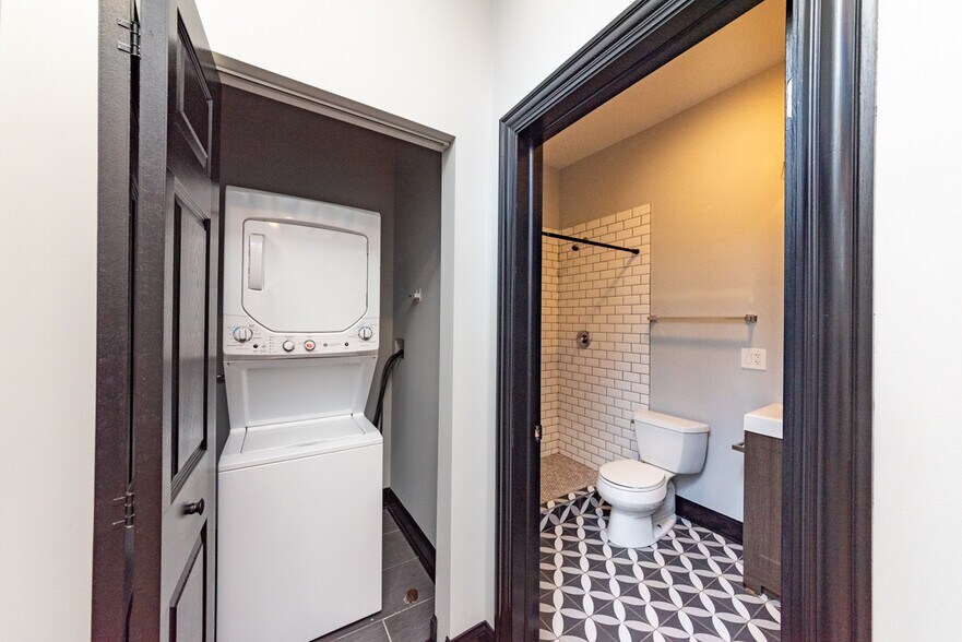 Building Photo - 1800 S Allport St