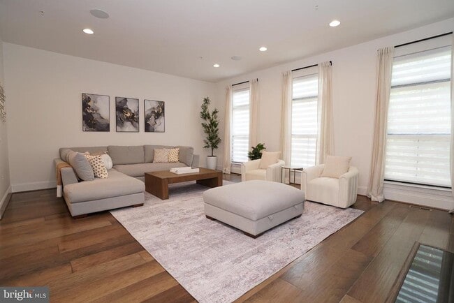 Building Photo - 44655 Provincetown Dr