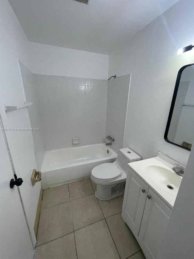 Building Photo - 2520 NW 52nd Ave