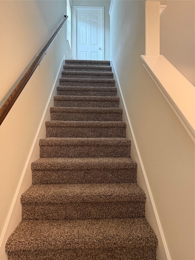 Building Photo - 15847 Smithland Dr