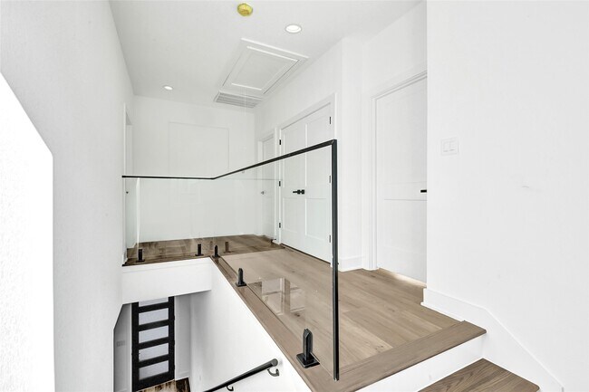 Building Photo - 2595 Paul Quinn St