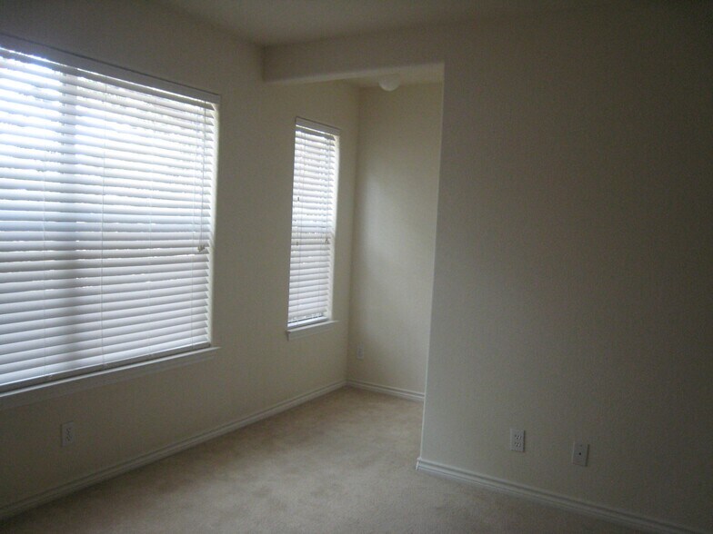 upstairs bathroom 2 - 1501 E 3rd St