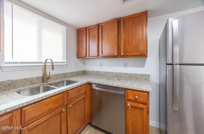 Building Photo - 12036 Willowmist Ave