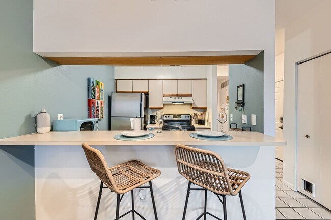 Building Photo - Urban Oasis: Cozy Furnished 1 BDR in Boulder