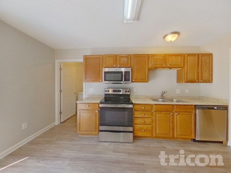 Building Photo - 500 Gingerbread Ct S