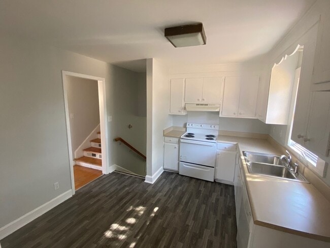 Building Photo - 243 St Matthews Ln