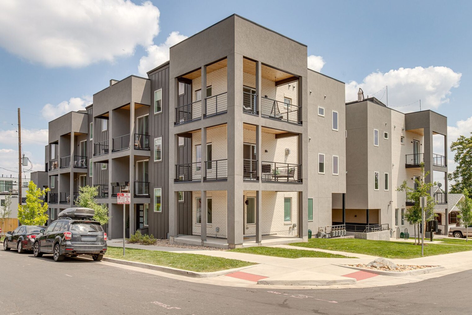 Building Photo - 3890 W 13th Ave