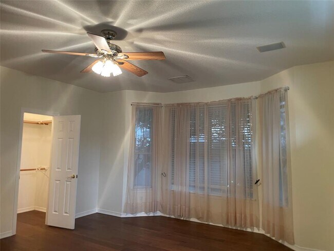 Building Photo - 120 Brazos Dr