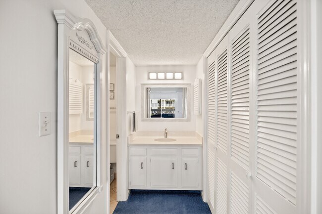 Building Photo - 909 Santa Rosa Blvd