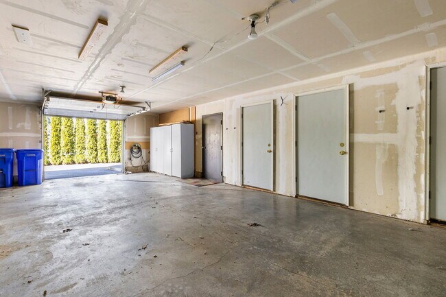 Building Photo - 9746 SW 34th Pl