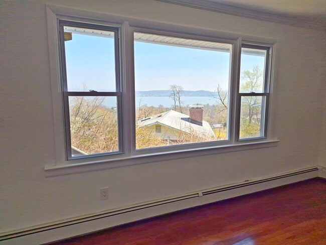 Building Photo - 27 Oakwood Dr