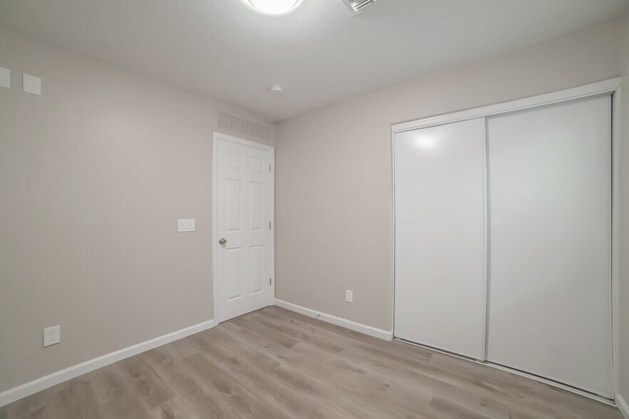 Building Photo - 7409 S 37th Glen