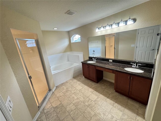 Building Photo - 4876 Summerfield Cir