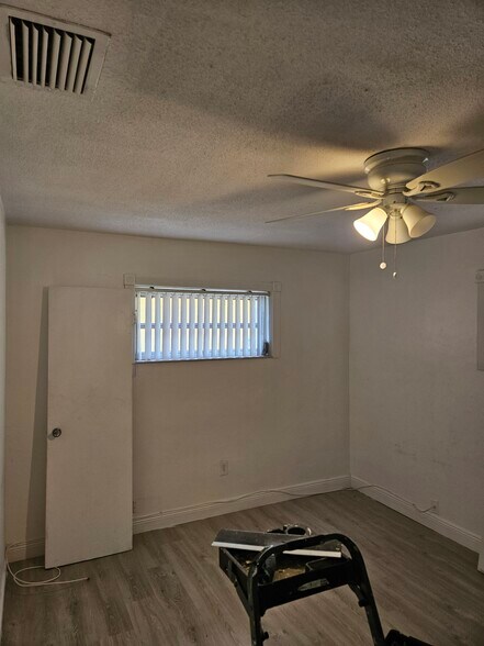 Building Photo - 6231 SW 37th Ct