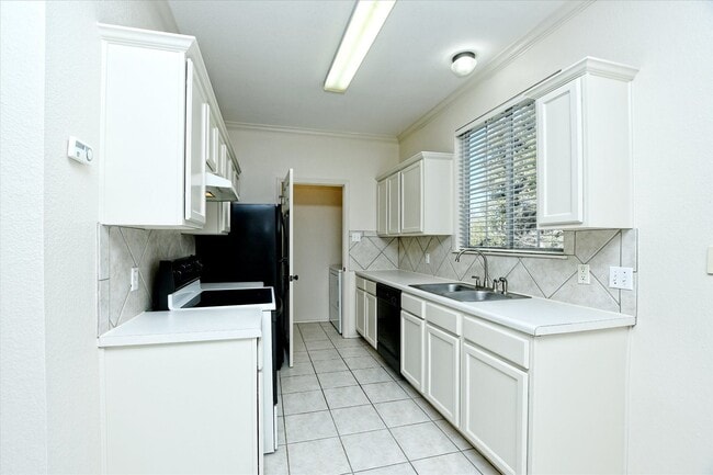 Building Photo - Sparkling Pool Views + Prime Location = A Must See Opportunity!