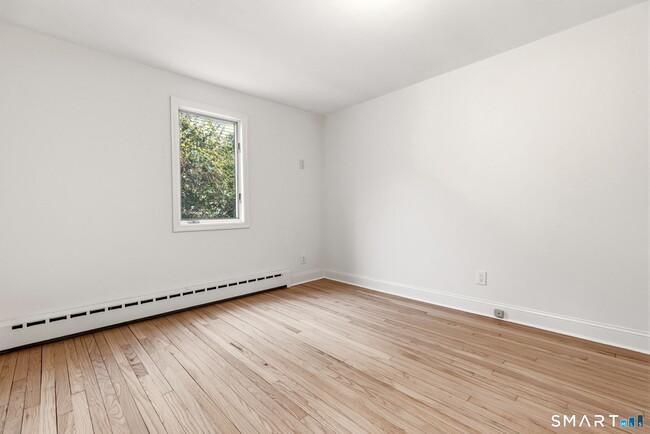 Building Photo - 100 Shorefront Park