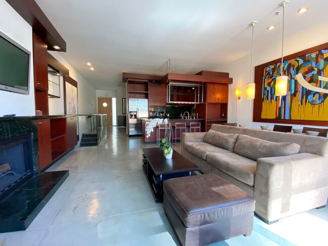 Building Photo - LUXURY TOP-FLOOR 2BR/2.5BA PENTHOUSE LOFT ...