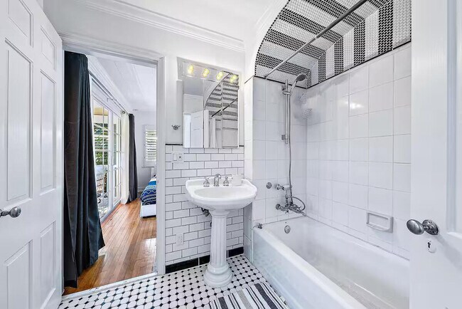 Building Photo - 4110 Washington Rd