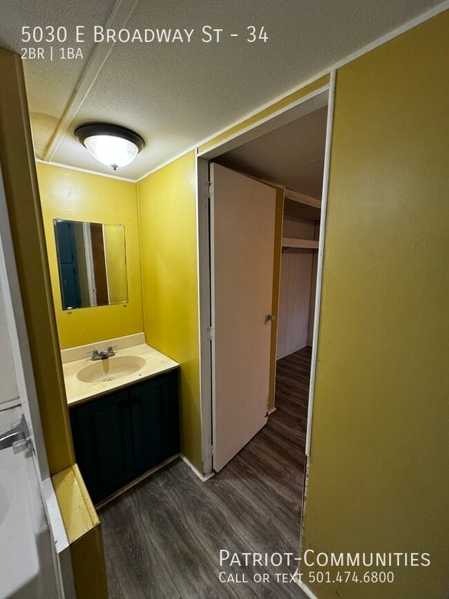 Building Photo - 5030 E Broadway St