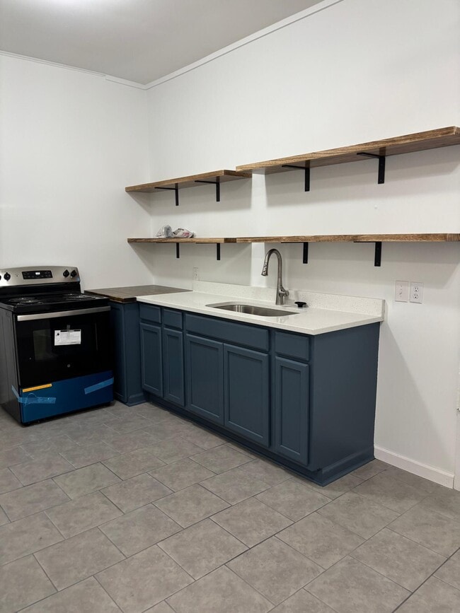 Building Photo - 403 W Hampton Ave