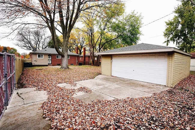 Building Photo - 22000 Gardner St