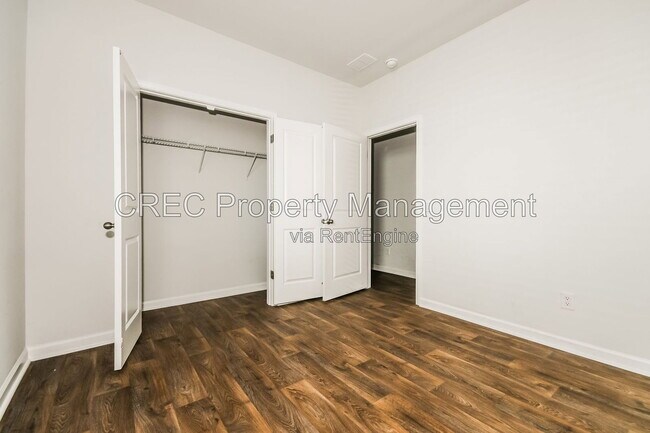 Building Photo - 928 Woodside Creek Ln