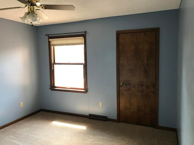 Building Photo - 2208 Bushnell Dr