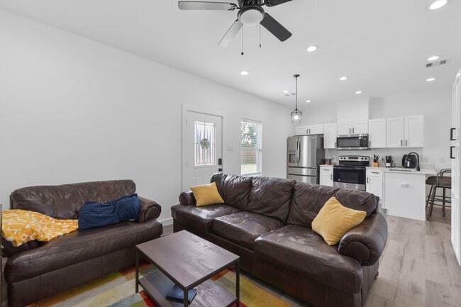 Building Photo - 5208 Laura Koppe Rd