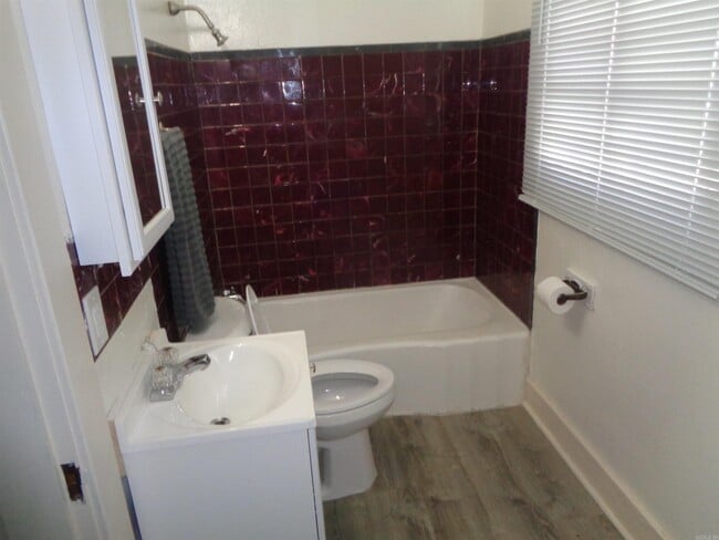 Building Photo - 2514 Johnson St