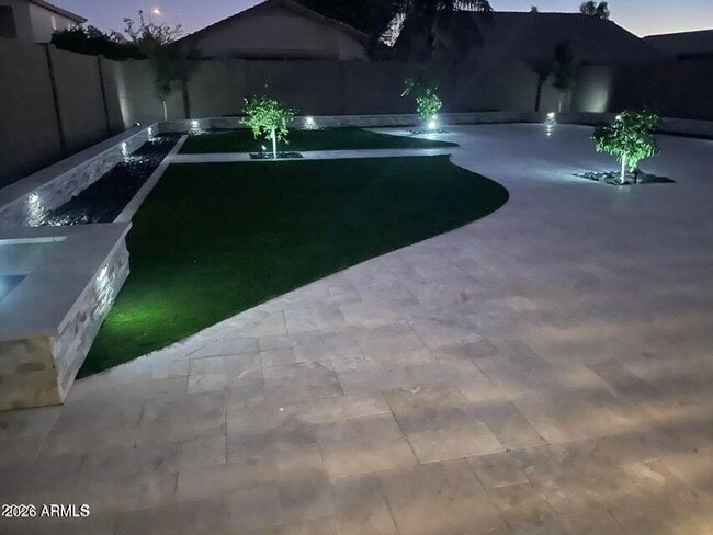 Building Photo - 9115 W Glenrosa Ave