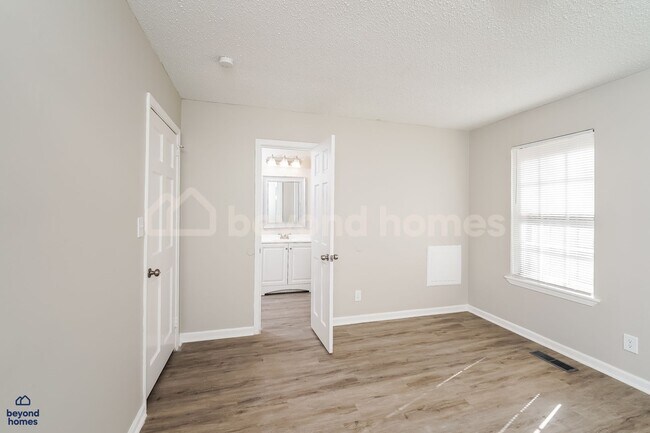 Building Photo - Beautiful 3 Bed 2 Bath Home in Hoover - Ju...