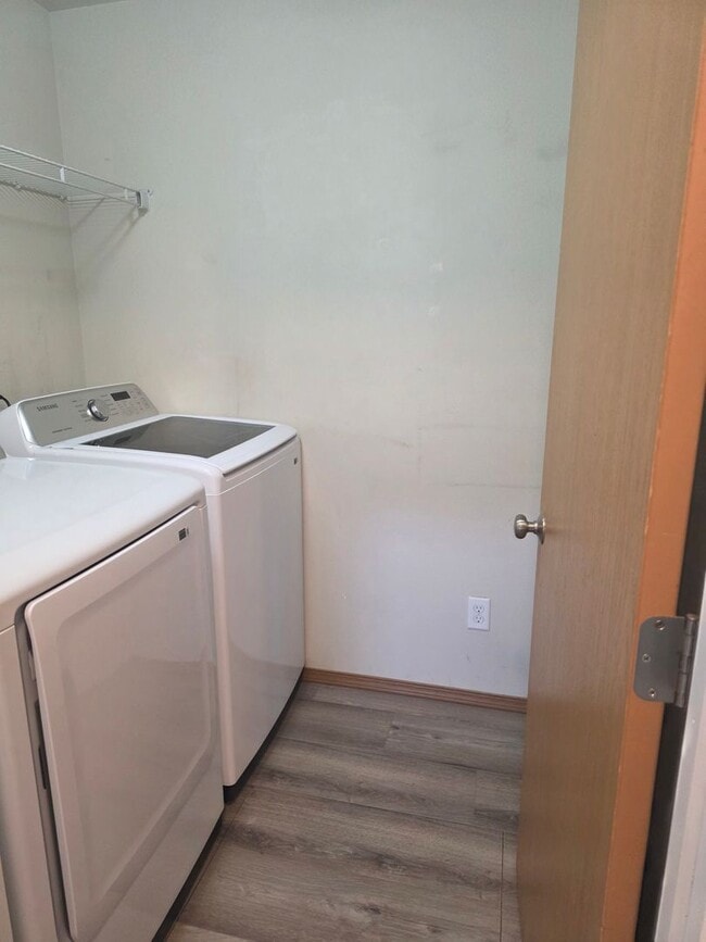 Building Photo - 2 bed 1 bath duplex in the country with park like setting close to town