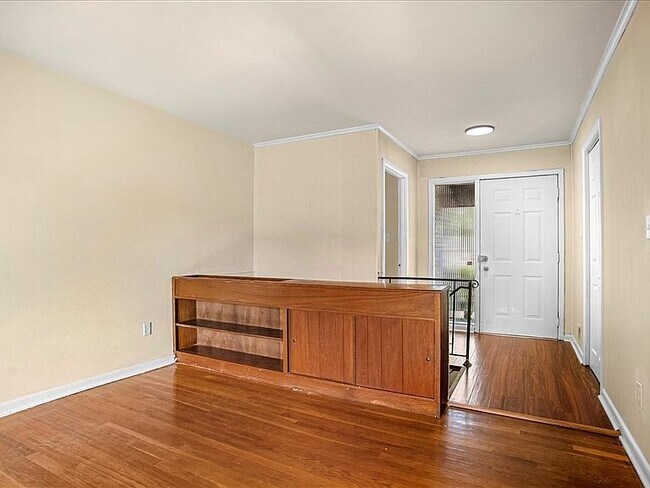 Building Photo - 6700 Cipriano Rd