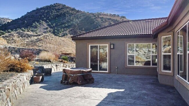 Building Photo - Executive Home in Hidden Valley