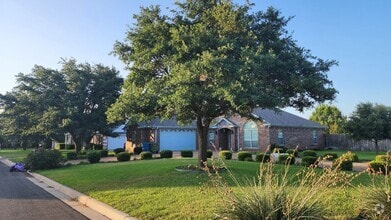 Building Photo - 4/2 in MIDWAY ISD