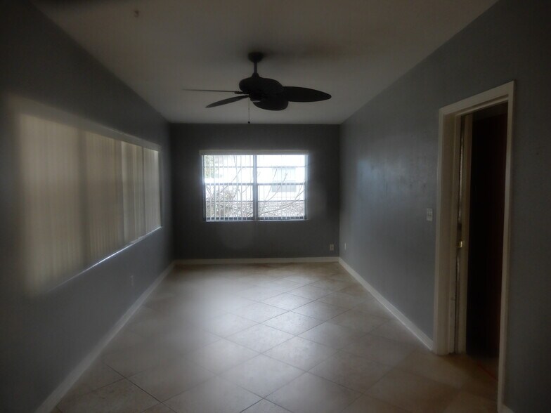 Building Photo - 1400 Corbett Ln