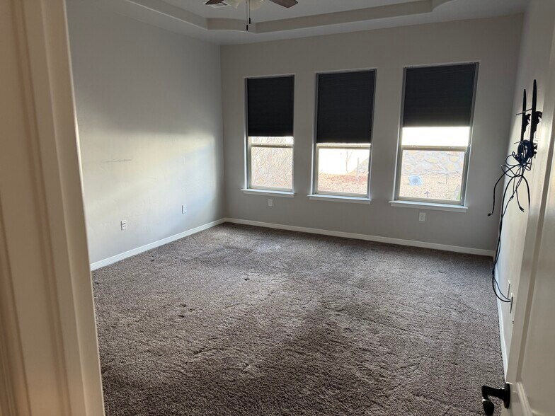 Building Photo - 3066 Don Buck Dr