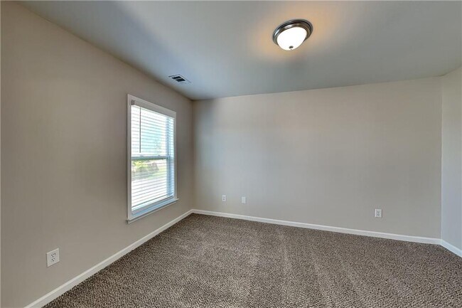 Building Photo - 160 Oakland Way