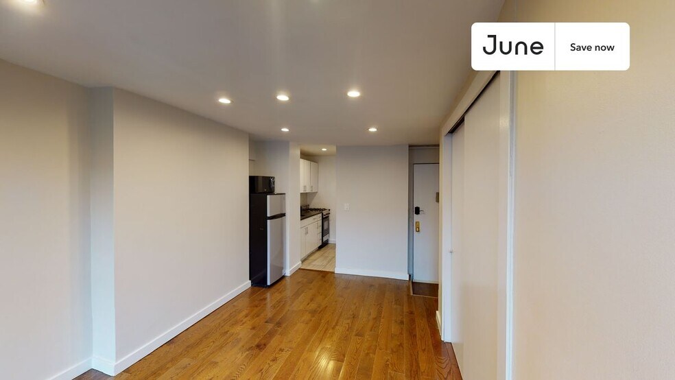 Building Photo - 534 E 14th St