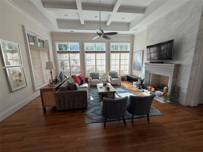 Building Photo - 11 Edge Hill Dr