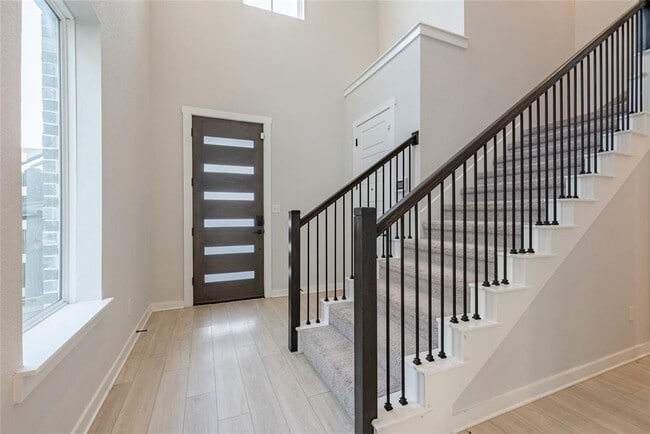 Building Photo - 6413 Night Chinook Dr